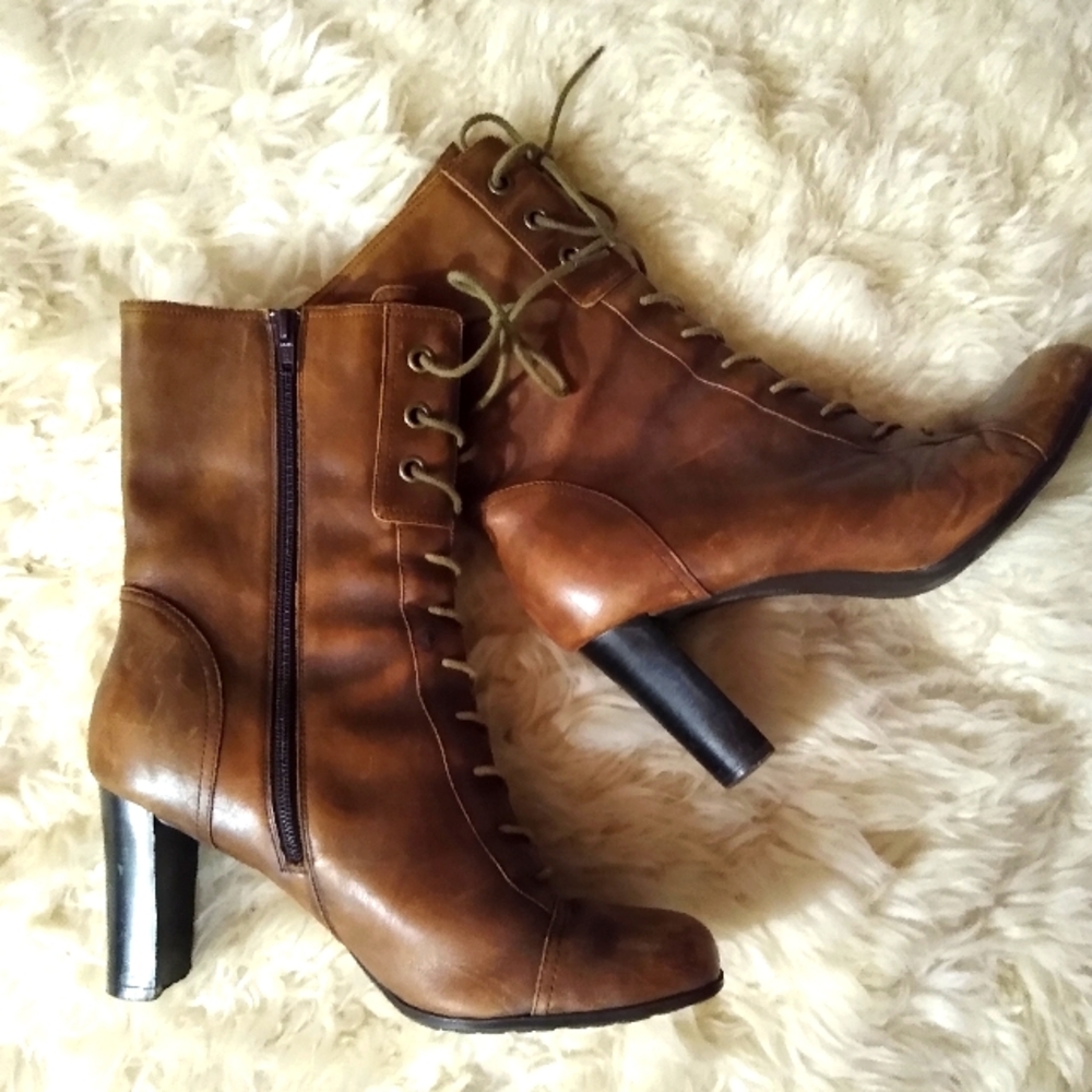 Women's lace up boots